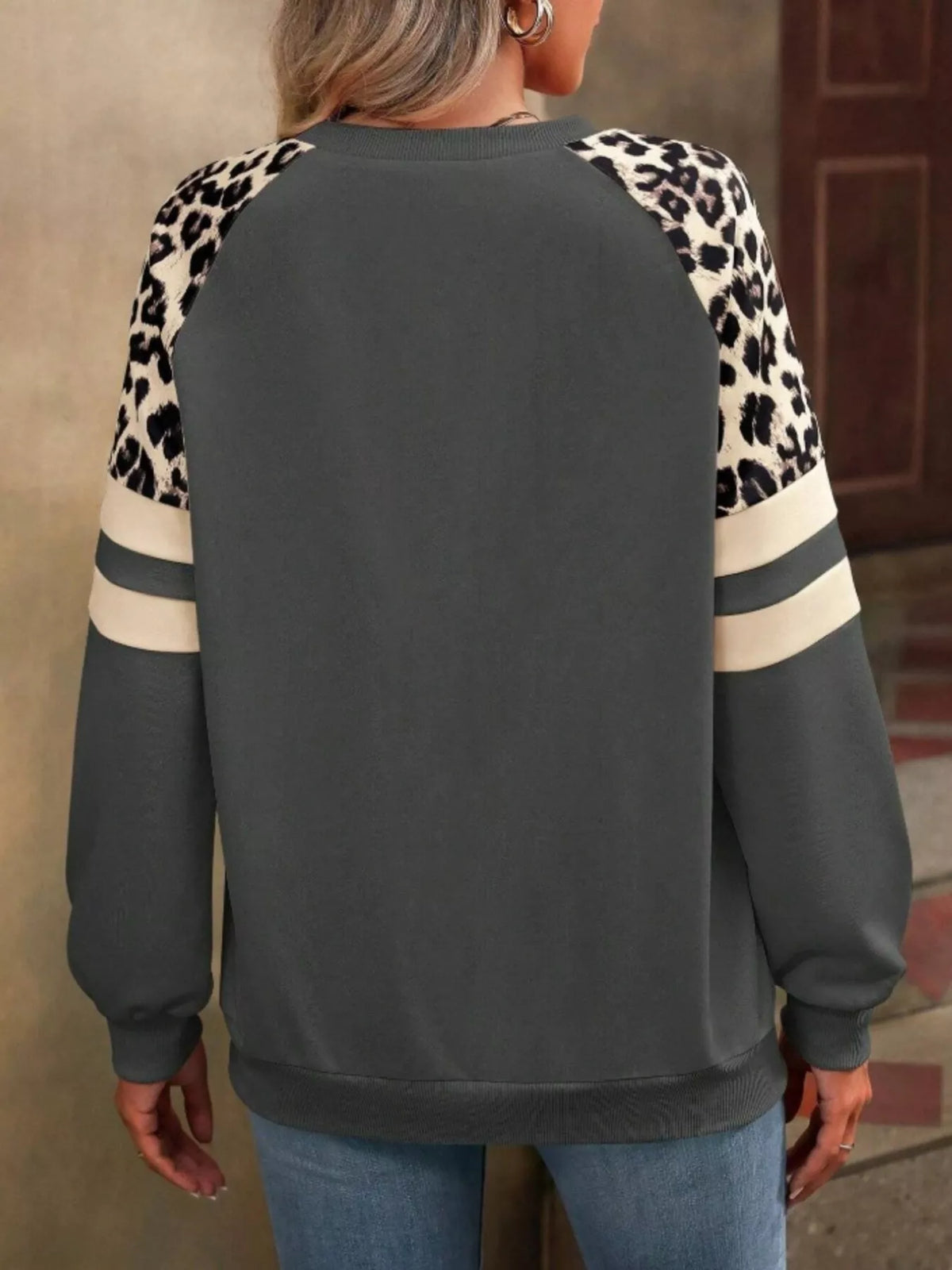 Leopard Round Neck Raglan Sleeve Sweatshirt (17)
