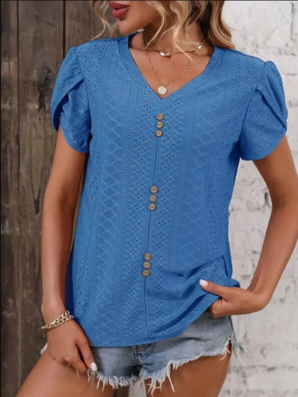 Eyelet V-neck Petal Sleeve T-shirt (22)