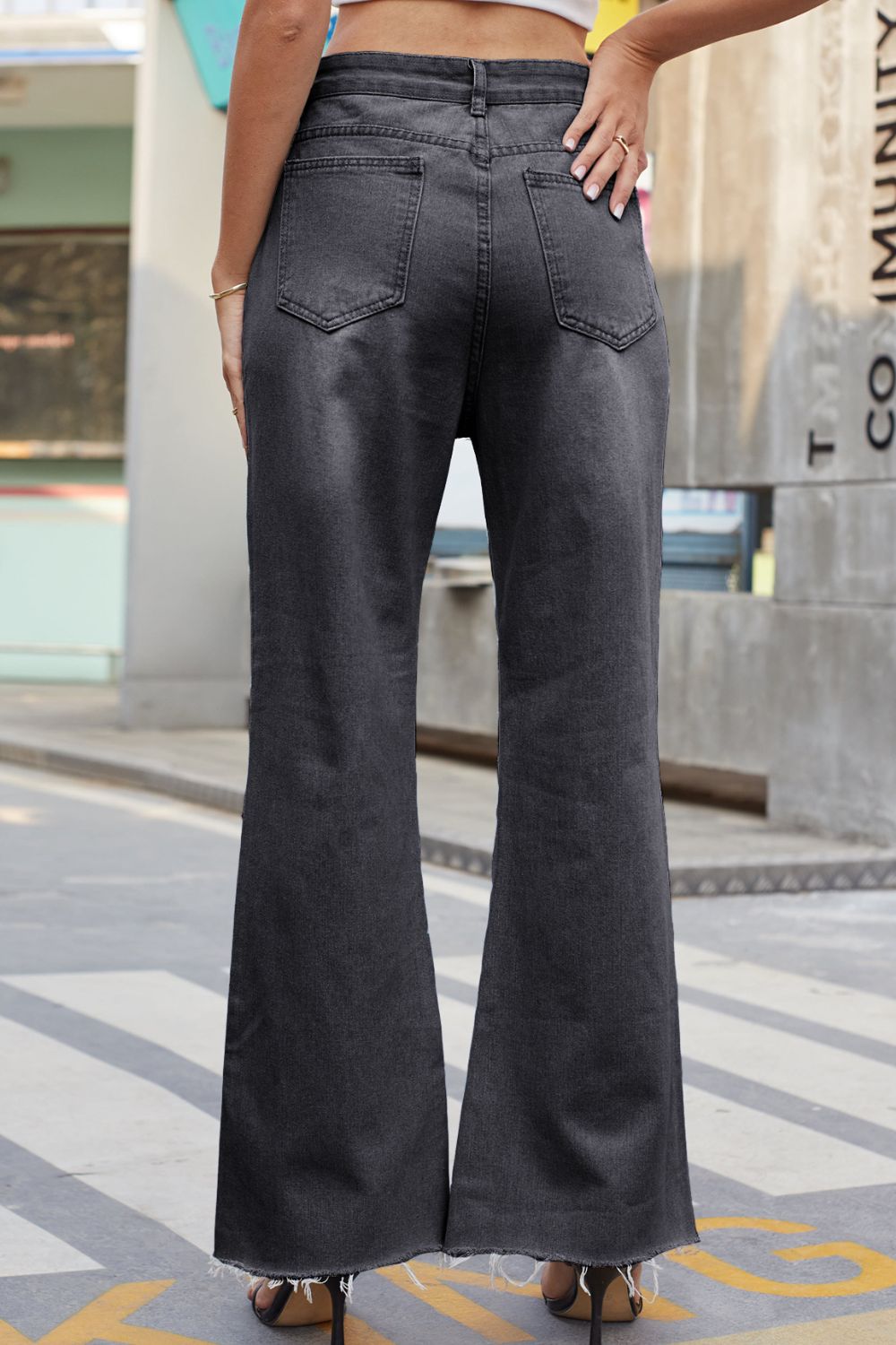 Distressed Buttoned Loose Fit Jeans (2)