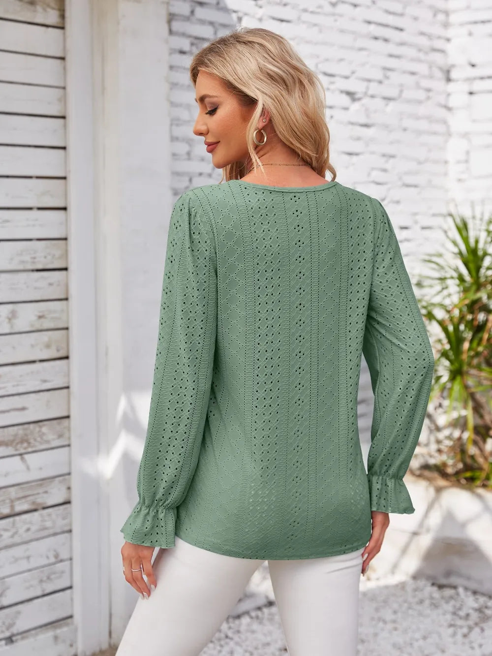 Applique V-neck Flounce Sleeve T-shirt (24)