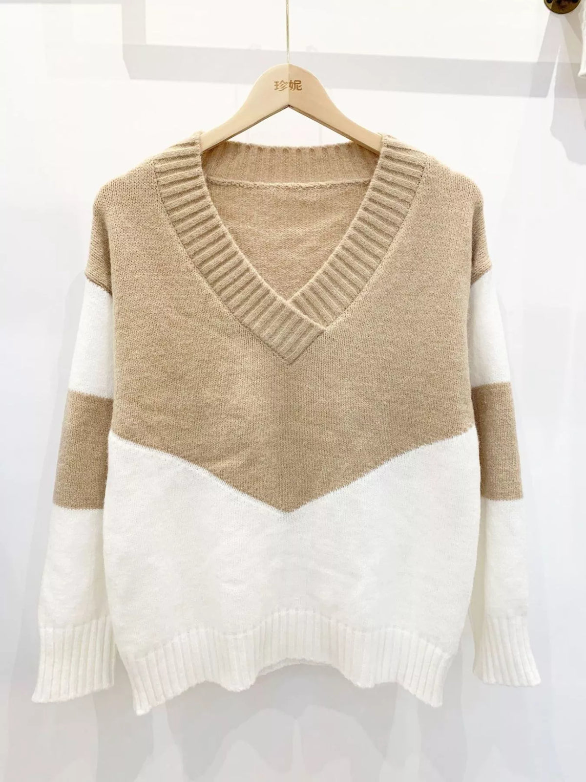 Block V-neck Knit Sweater (2)