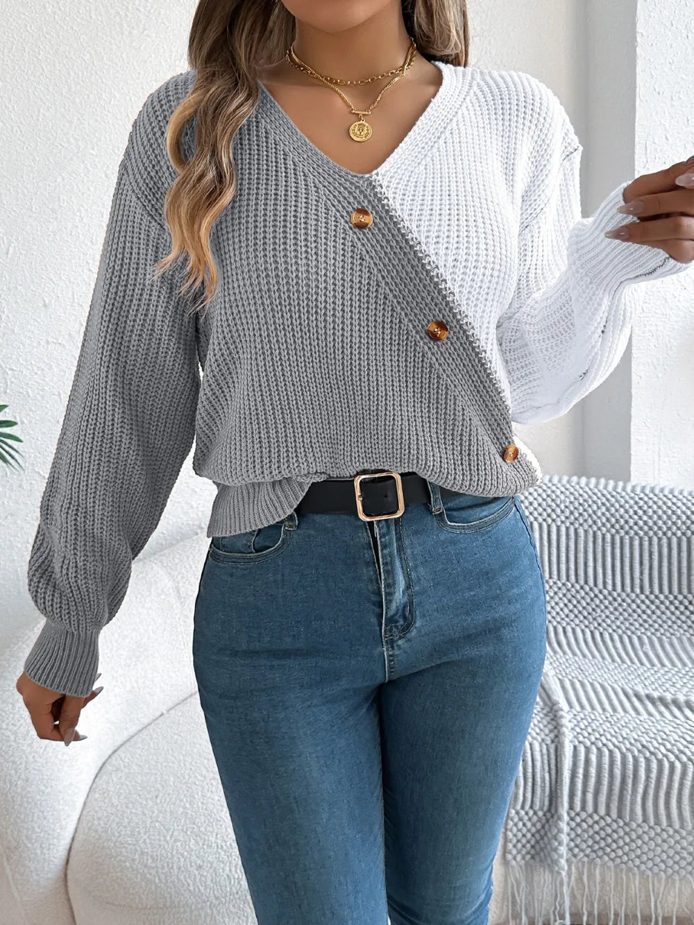 Two-tone V-neck Long Sleeve Sweater (13)