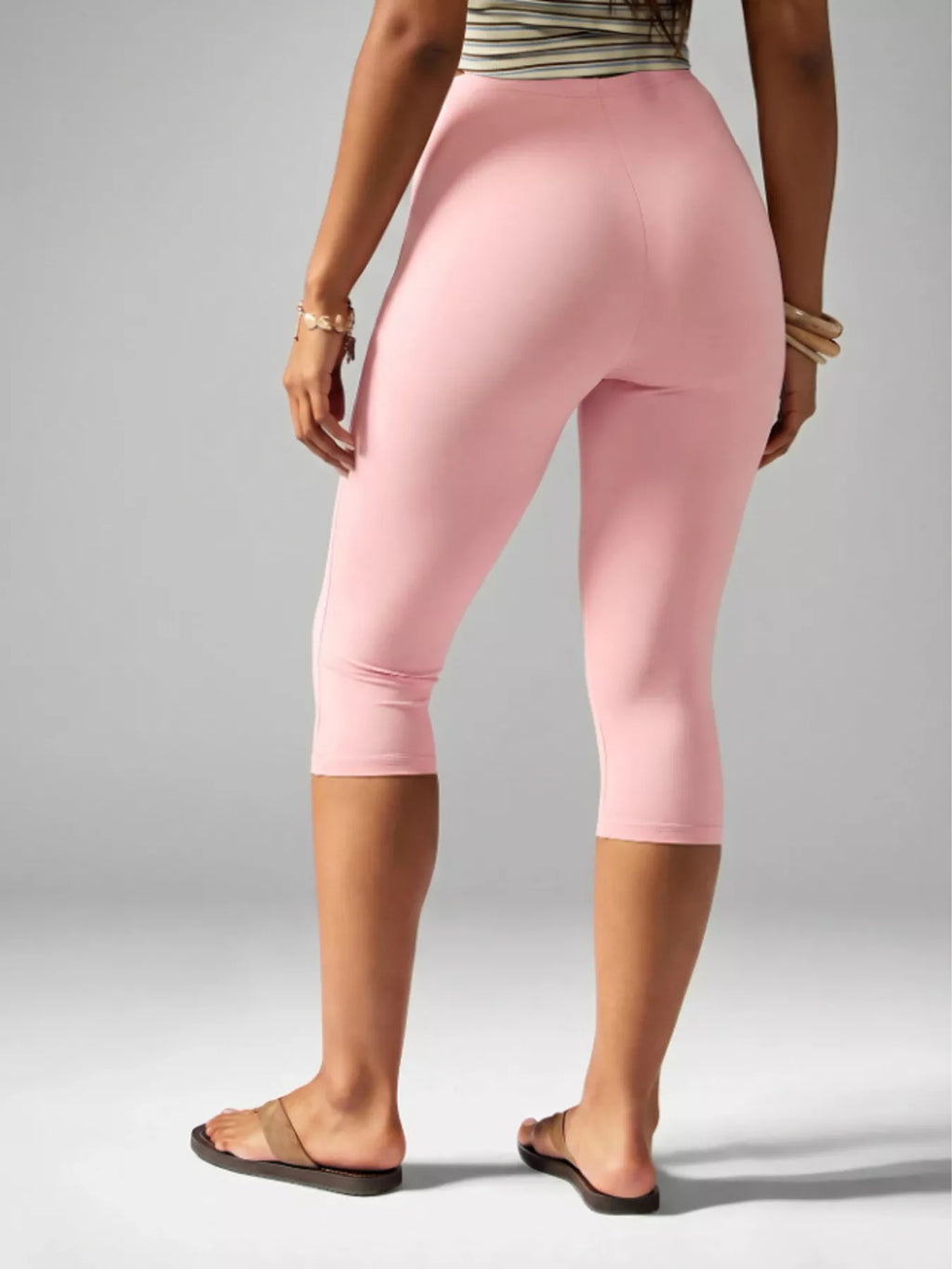 High-waisted Active Capri Leggings (13)