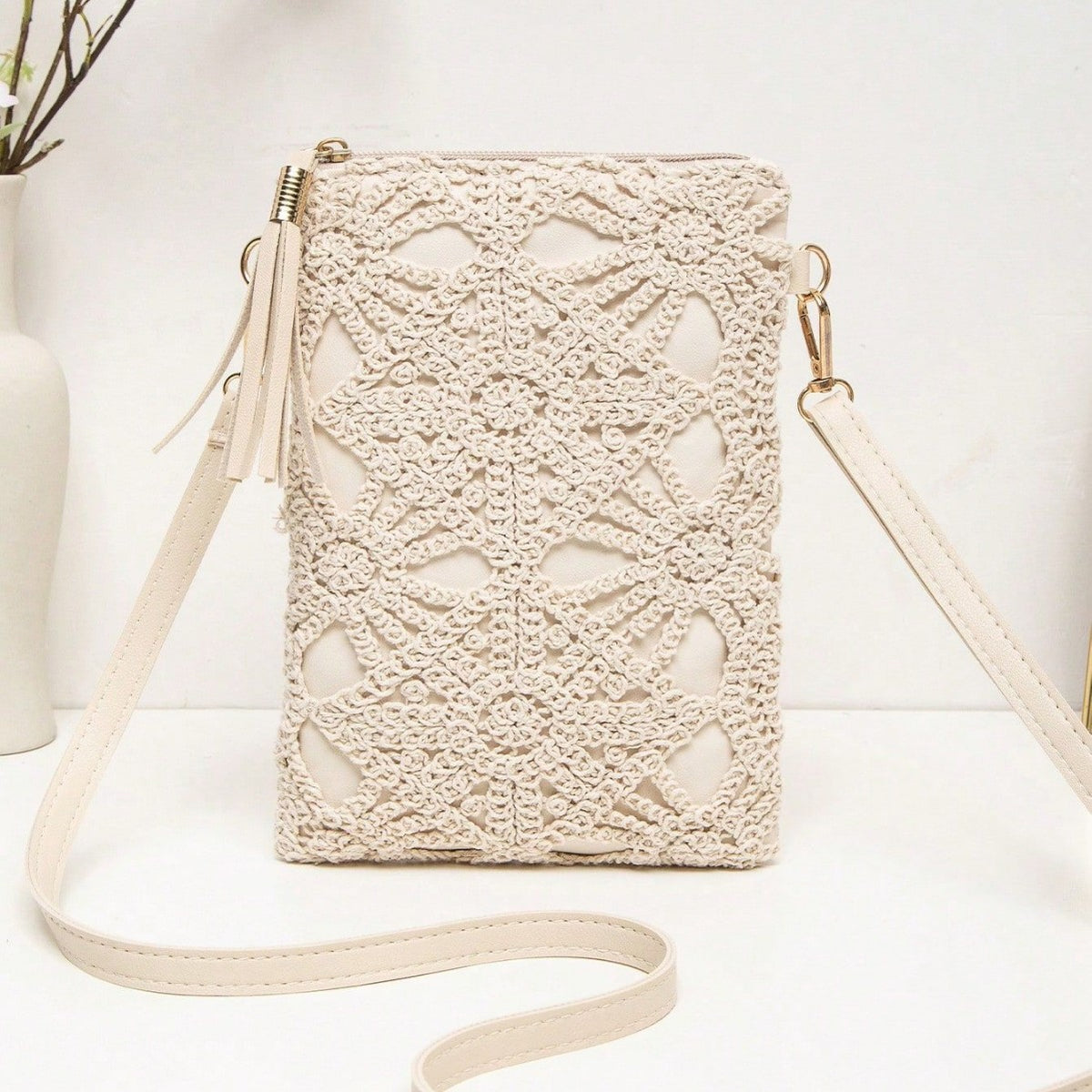 Casual Straw Woven Beach Hollow-out Shoulder Bag photo 1