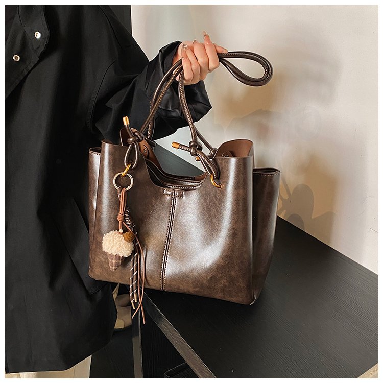 Large-capacity Versatile Shoulder Bag Commuters photo 3