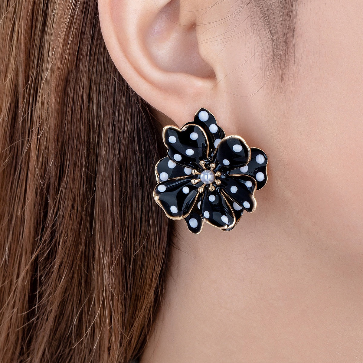 French-style Retro Black White Polka-dot Flower Earrings photo 4
