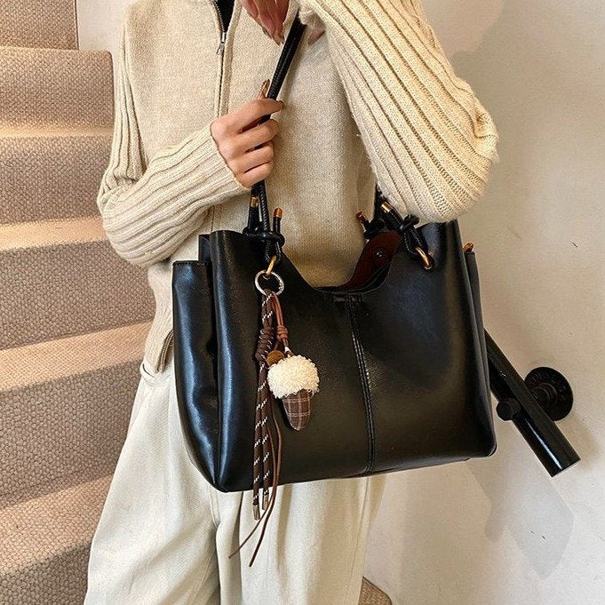 Large-capacity Versatile Shoulder Bag Commuters photo 1