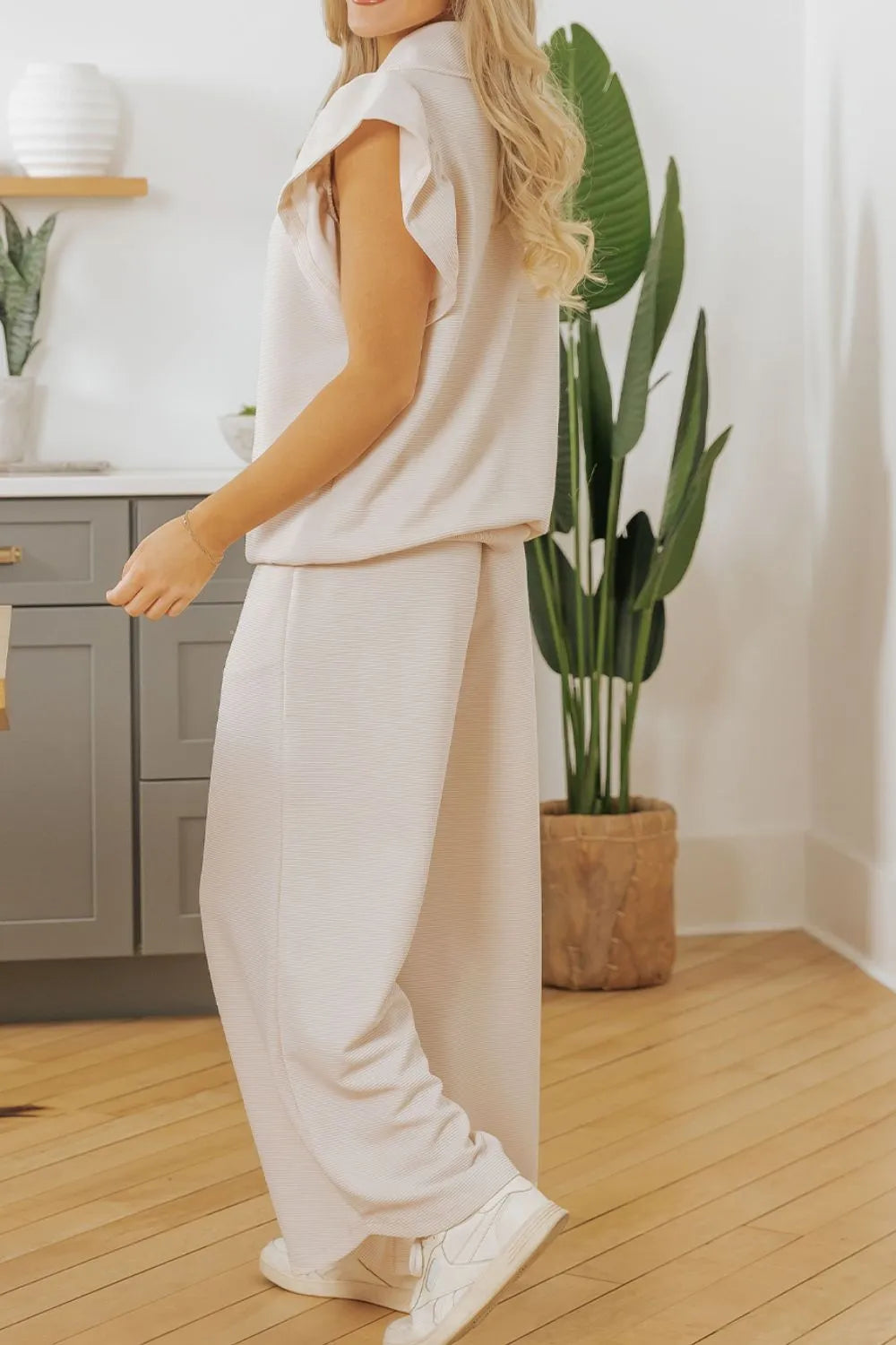 Textured Ruffled Sleeve Zipped Top Wide Leg Pants Set (4)