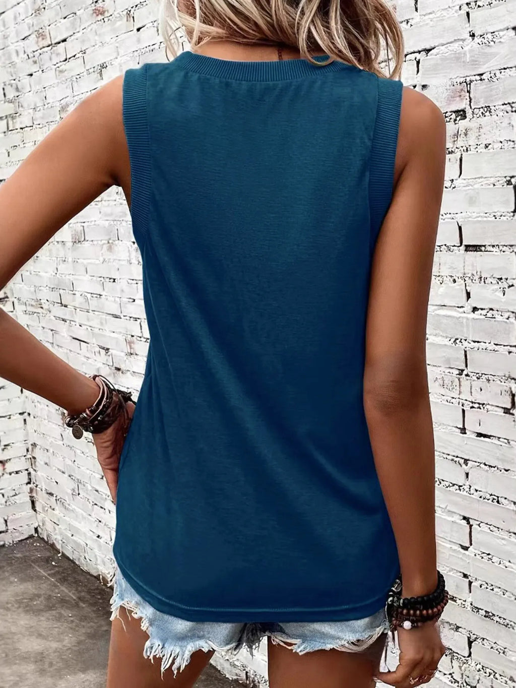 Breathable V-neck Ribbed-band Tank Top (11)