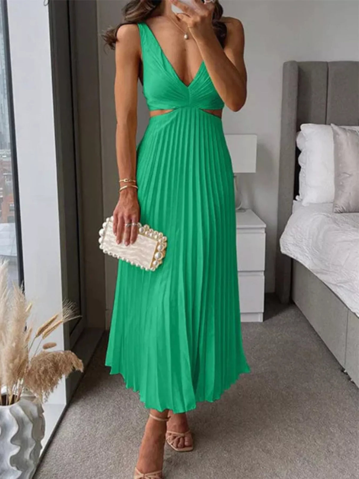 Elegant Pleated Midi Dress Cut-out Details (5)