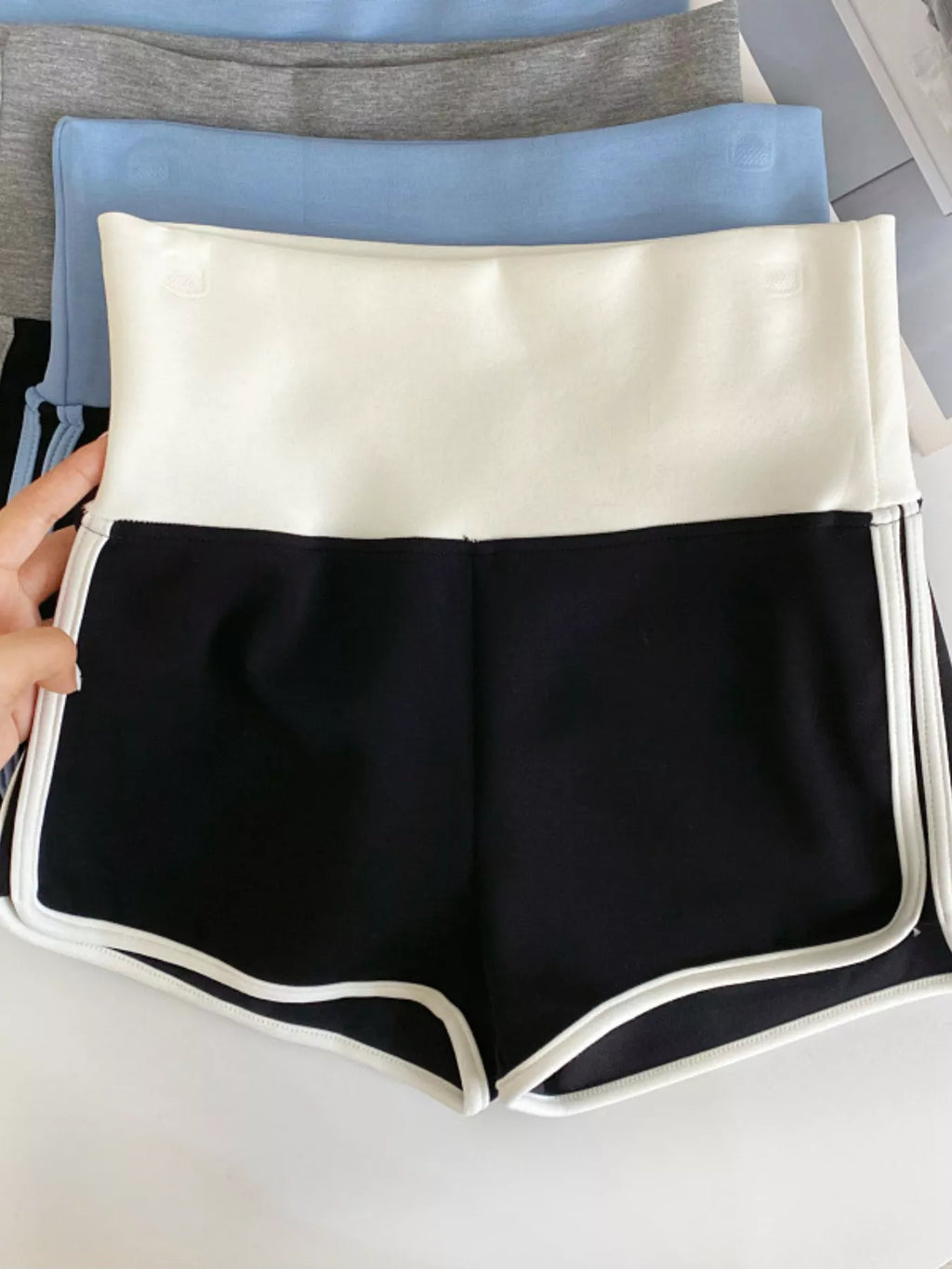 High Waist Contrast Trim Shorts (9)