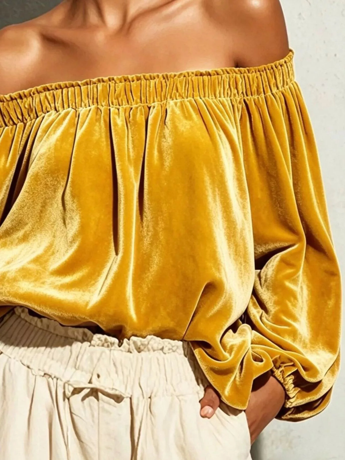 Off-shoulder Velvet Long Sleeve T-shirt (2)