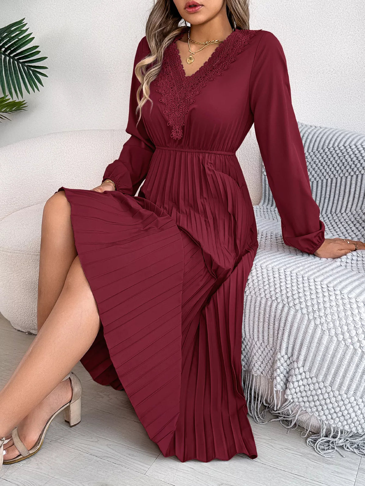 Lace Detail V-neck Pleated Dress (22)