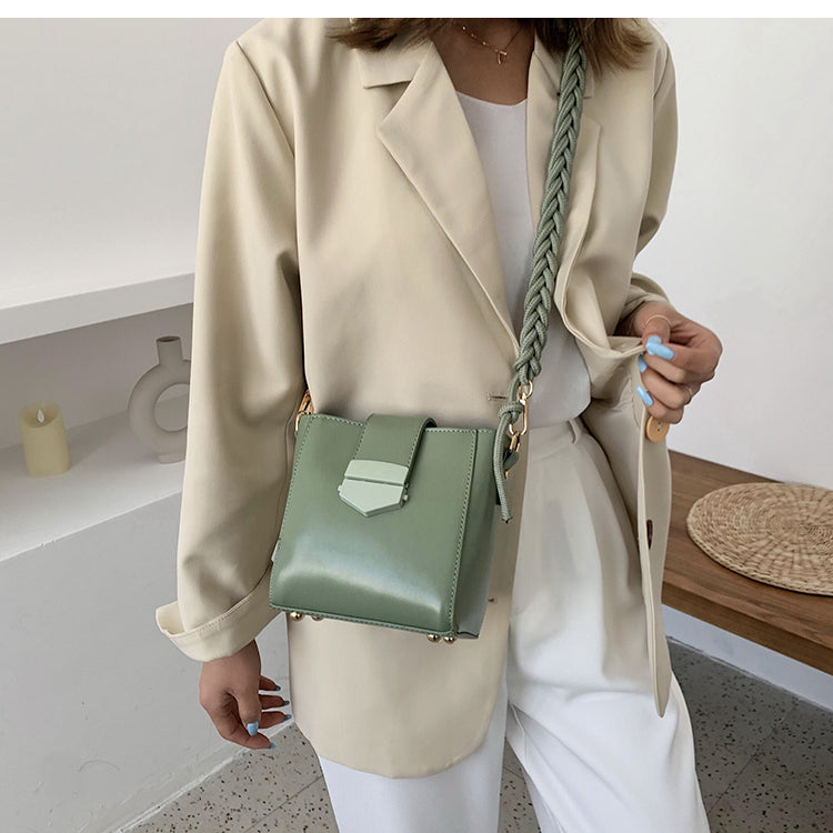 Bag Woven Shoulder Messenger photo 4