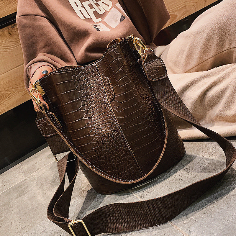 Handbag Shoulder Bag Bucket photo 7