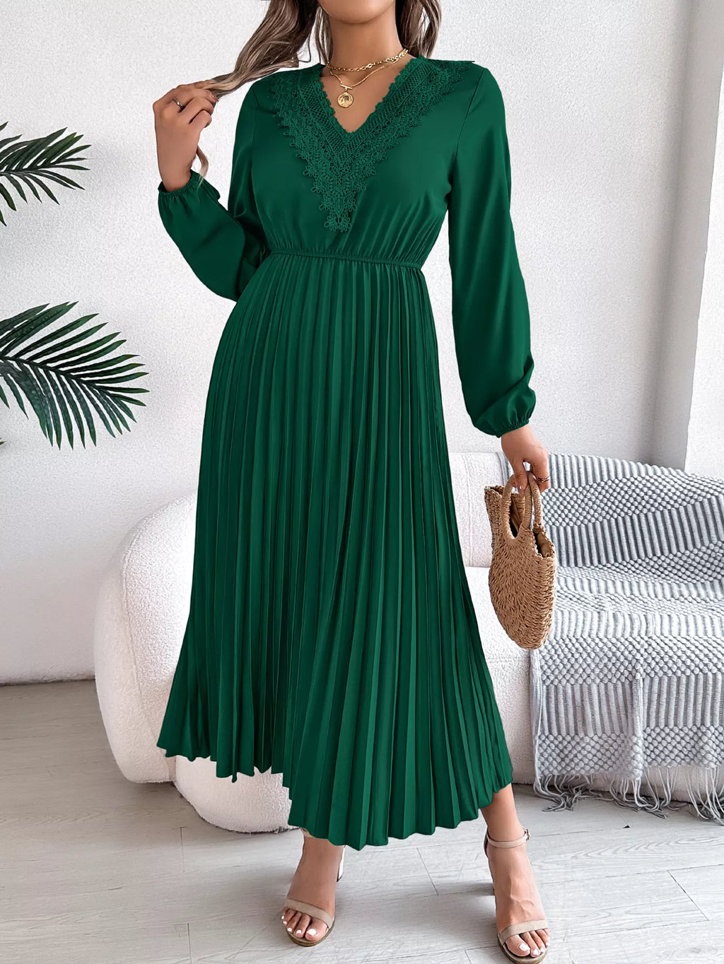 Lace Detail V-neck Pleated Dress (2)