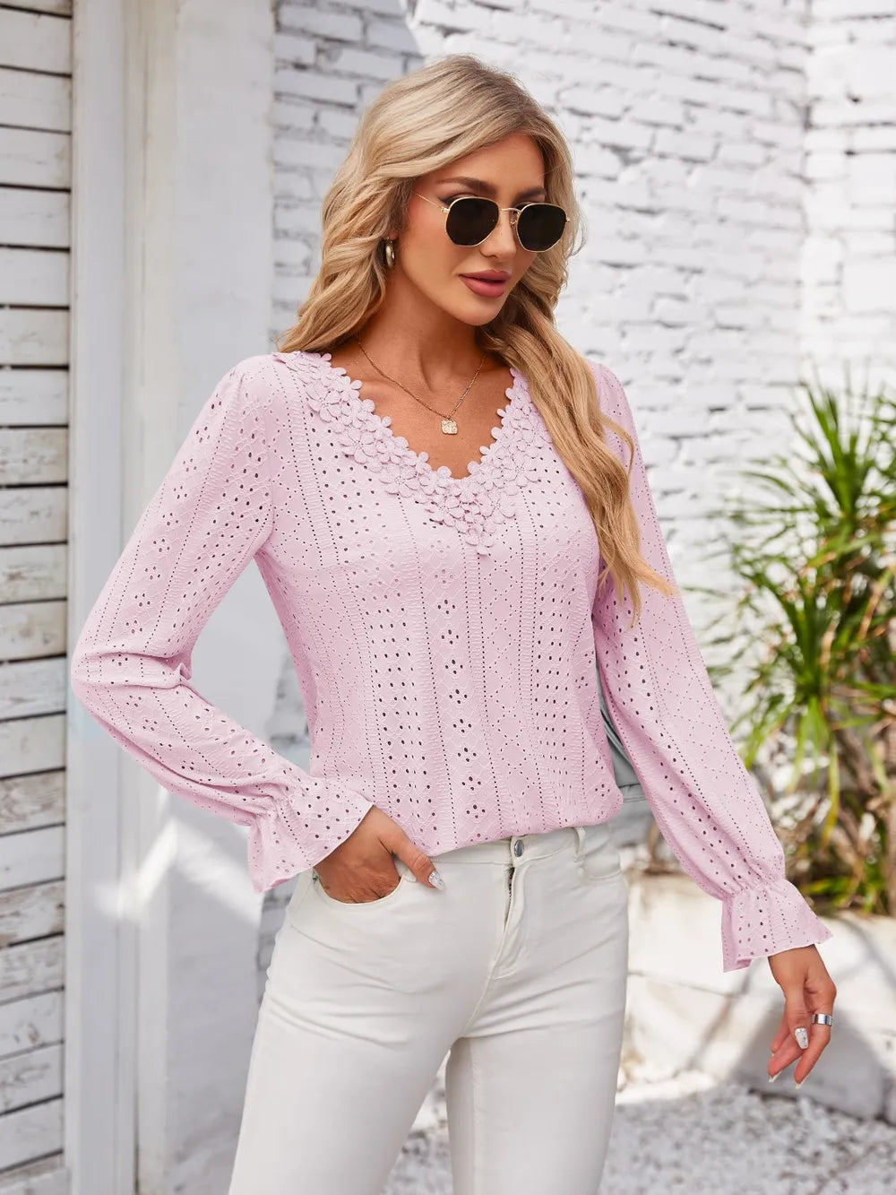 Applique V-neck Flounce Sleeve T-shirt (17)