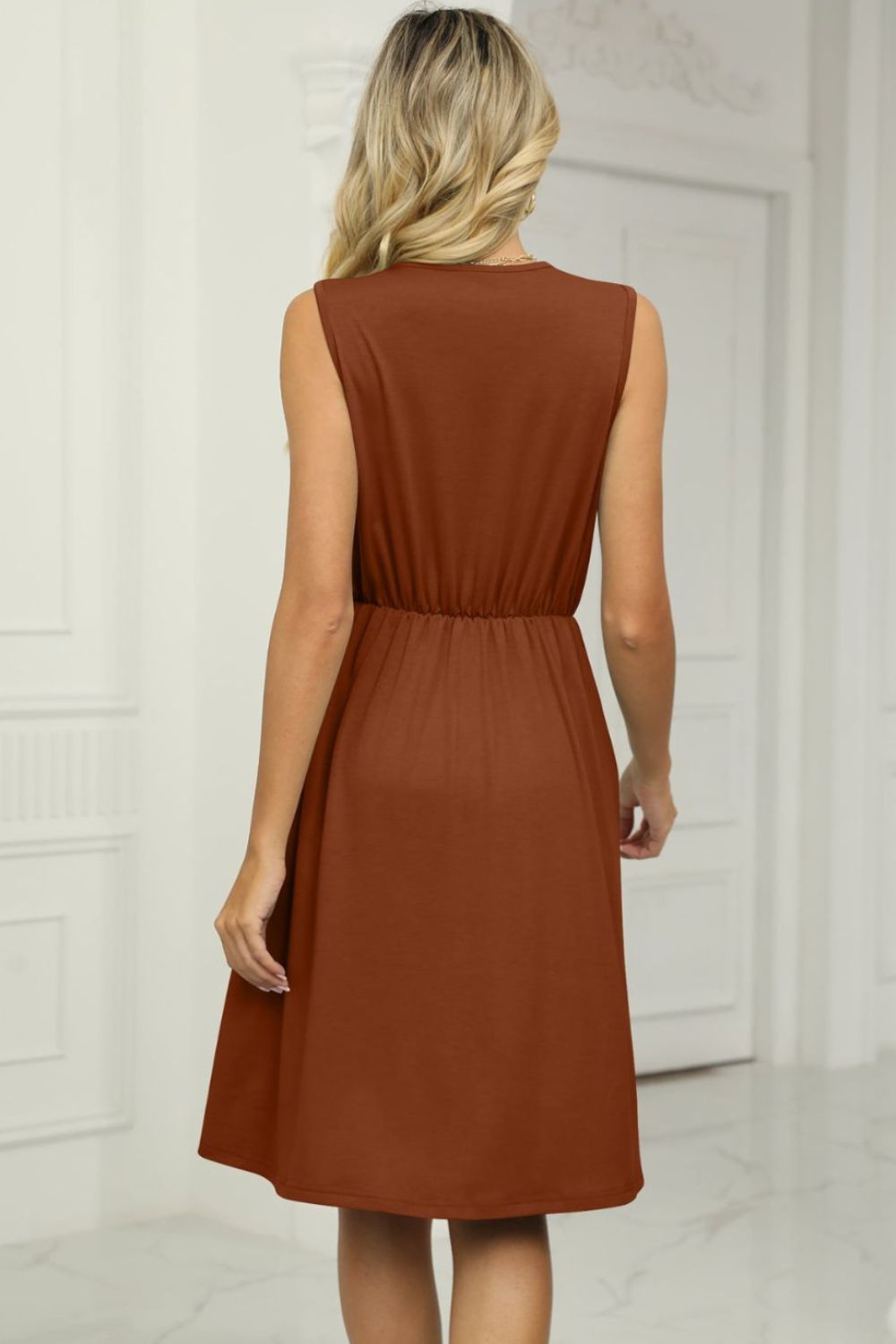 Contrast V-neck Sleeveless Dress (9)