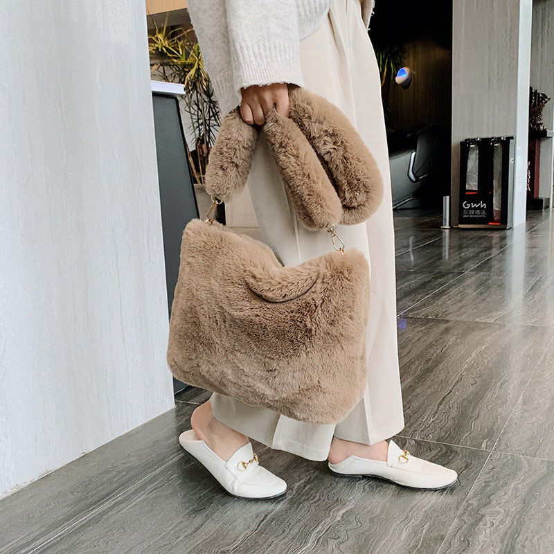 Korean Retro One-shoulder Messenger Plush Bag photo 7