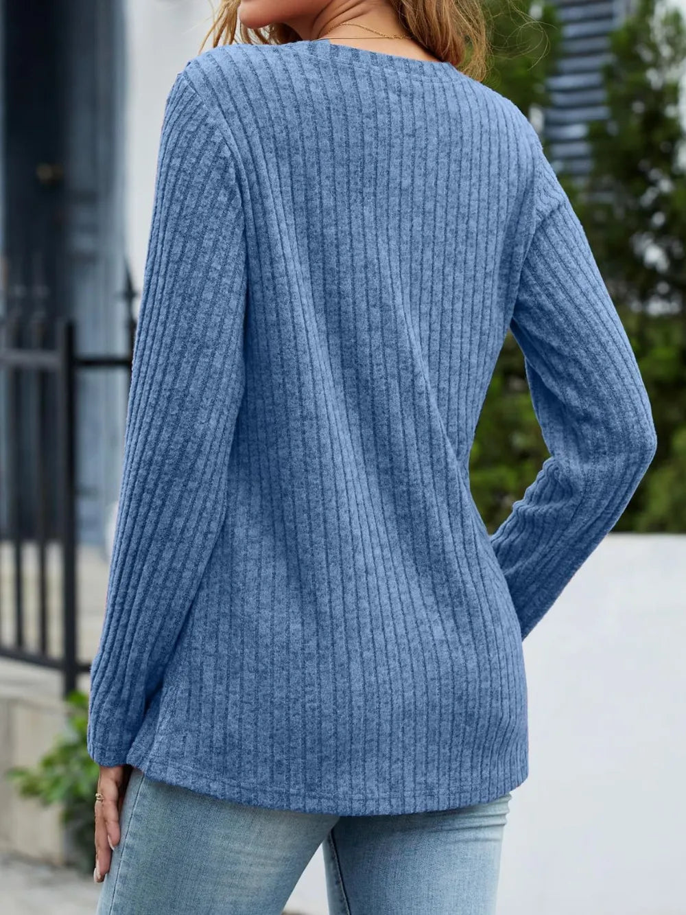 V-neck Long Sleeve T-shirt (3)