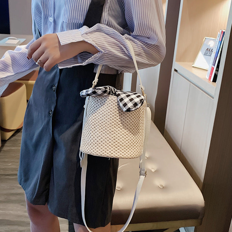 Wild Ins One-shoulder Bucket Bag Simple Woven Handbag photo 4