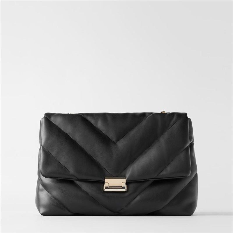 White Oversized Chain Bag variant CJNS109873501AZ
