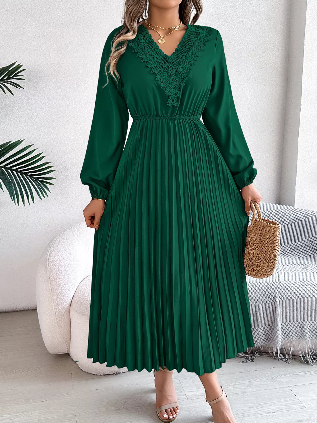 Lace Detail V-neck Pleated Dress (5)