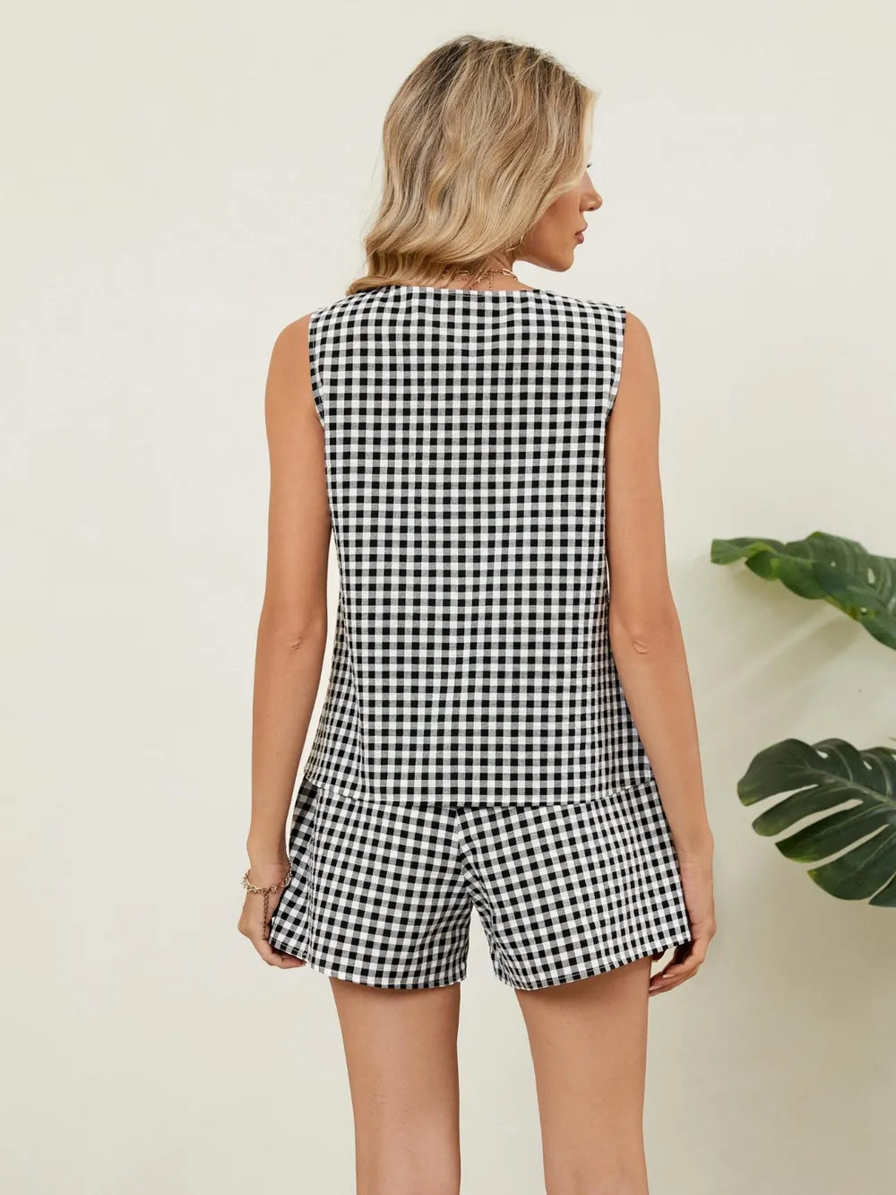 Plaid V-neck Sleeveless Top Shorts Set (9)
