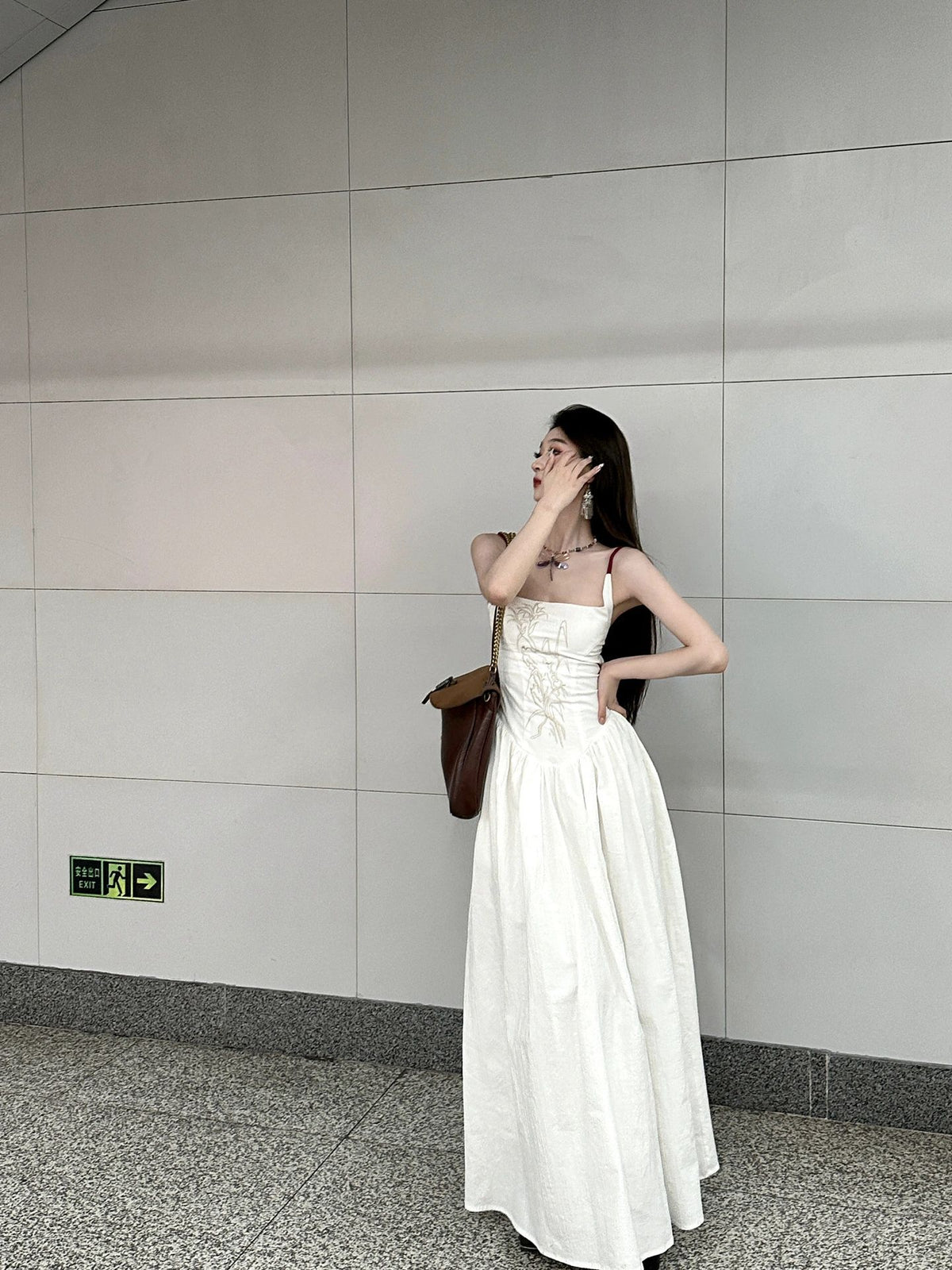 Strap Dress Waist-cinching Figure-flattering photo 1