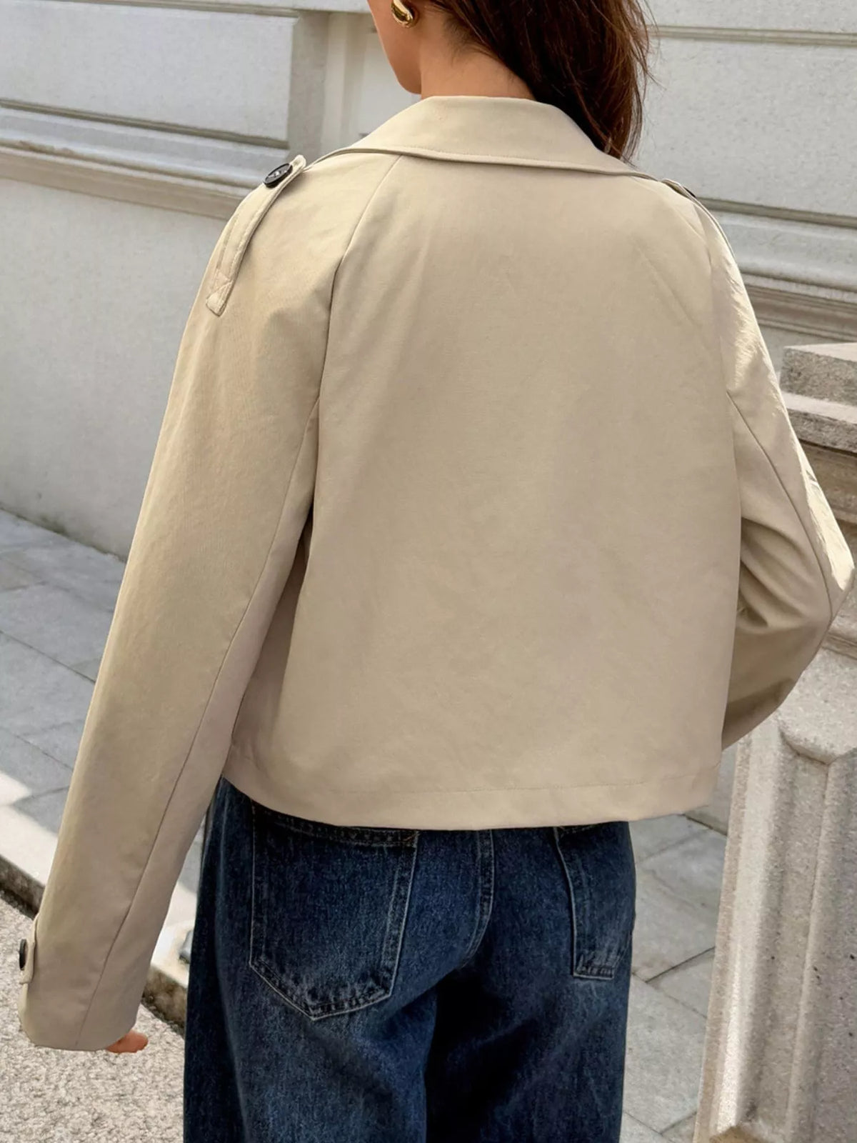 Cropped Double-breasted Raglan Sleeve Jacket (3)