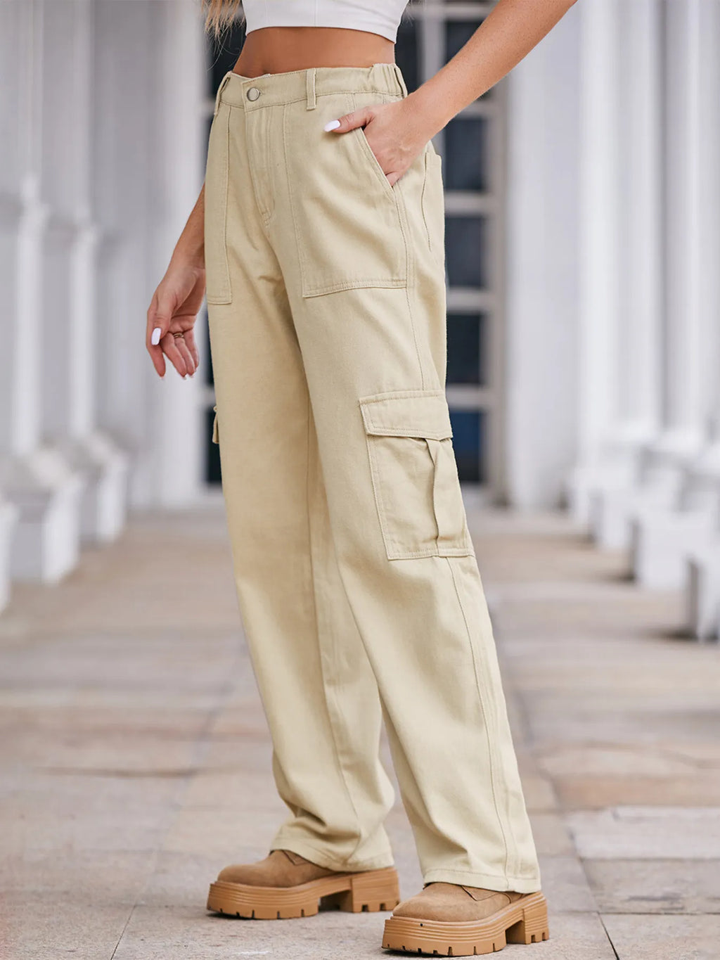 High-waisted Cargo Jeans (2)