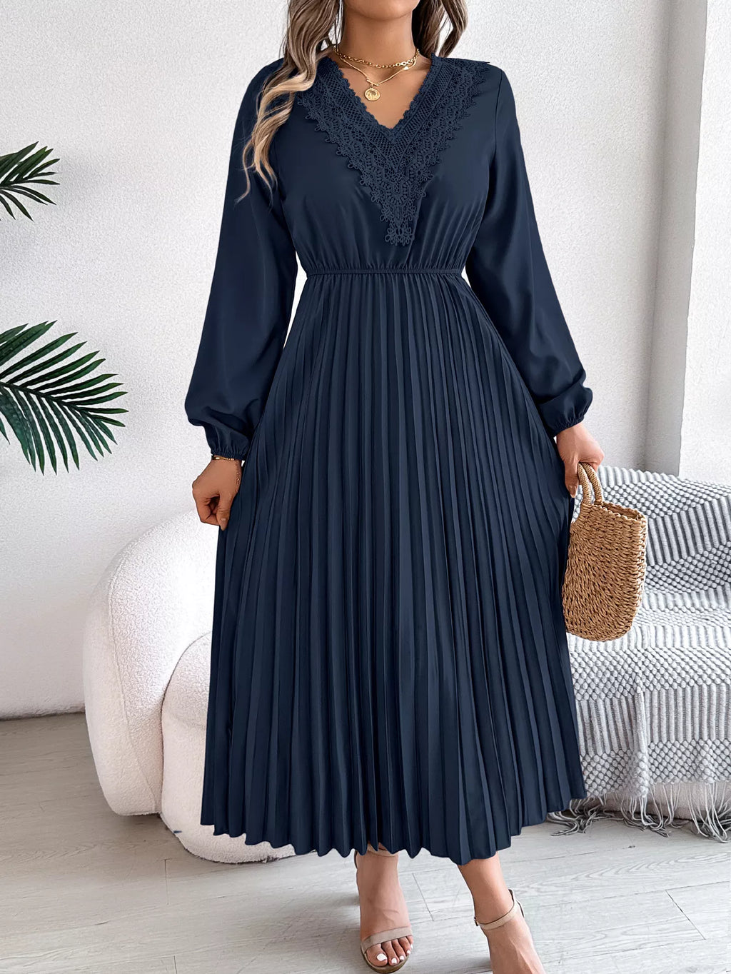 Lace Detail V-neck Pleated Dress (18)
