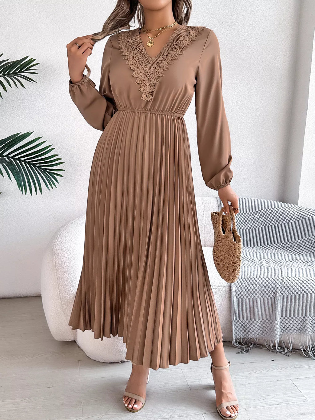 Lace Detail V-neck Pleated Dress (8)