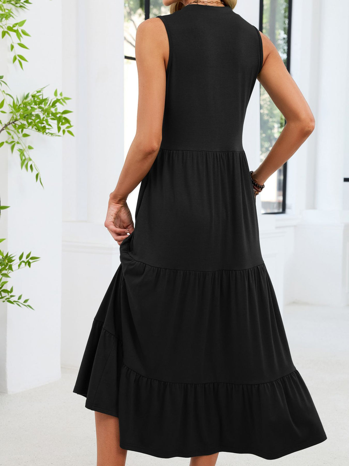 Sleeveless Notched Tiered Midi Dress (4)