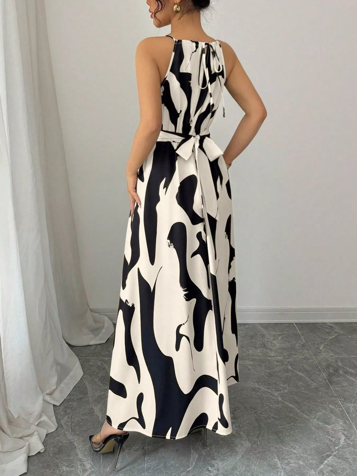 Abstract Print Halter Neck Maxi Dress (6)
