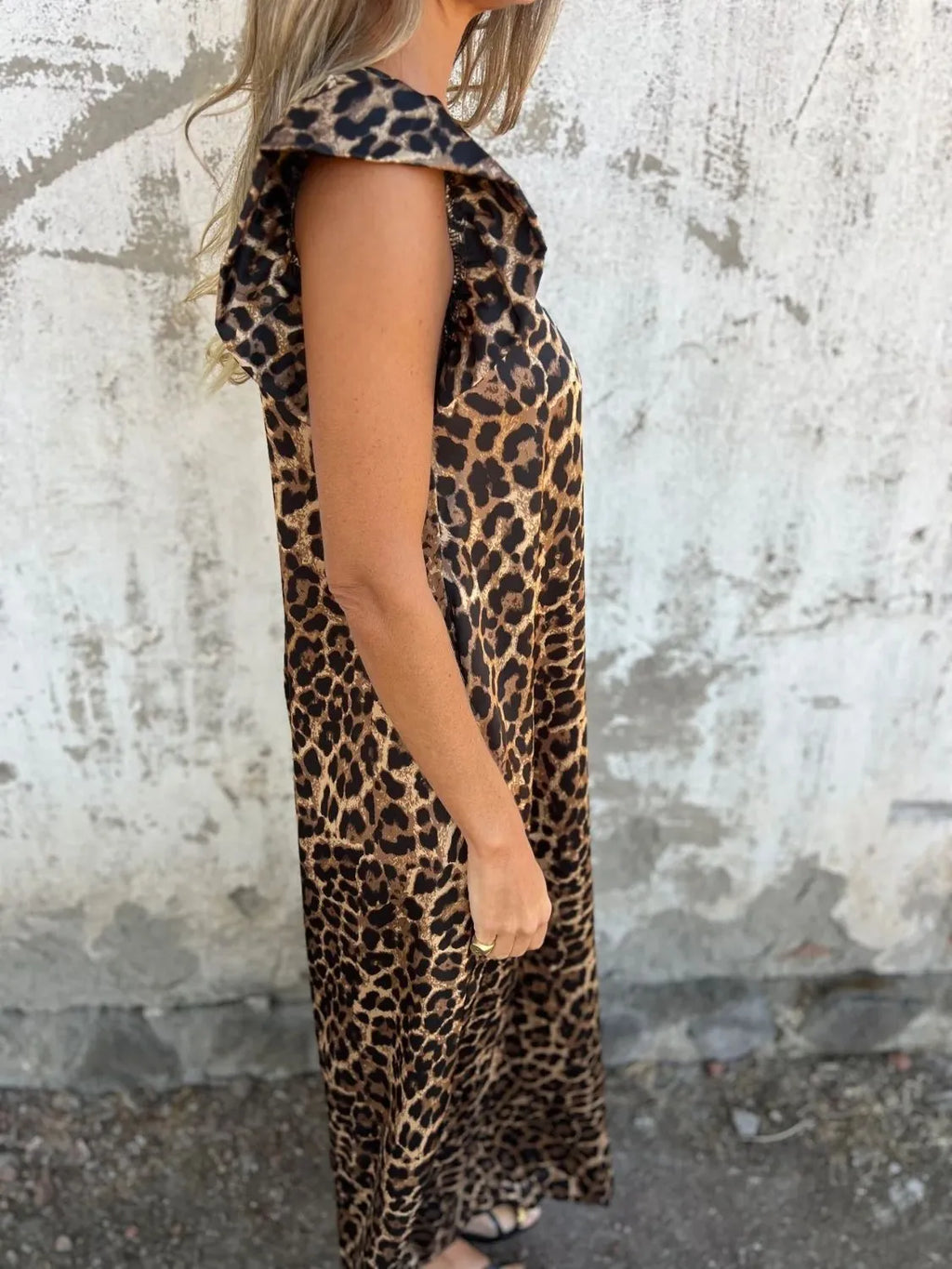 Full Size V-neck Cap Sleeve Wide Leg Jumpsuit Plus (4)