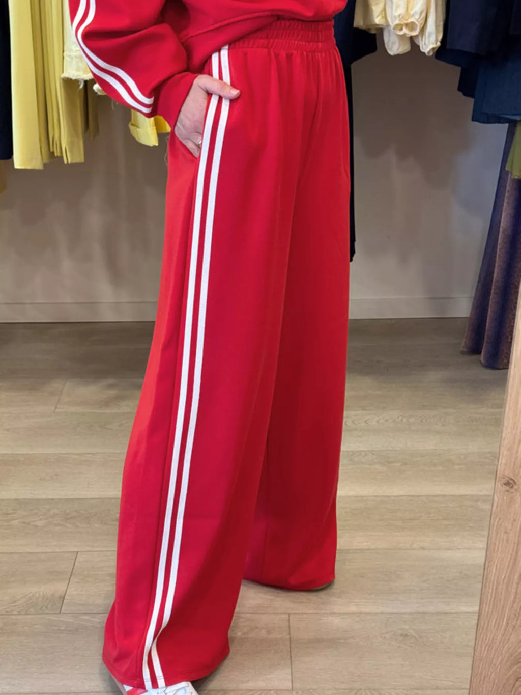 Striped Detail Crewneck Top Elastic Sweatpants 2pcs Set (2)