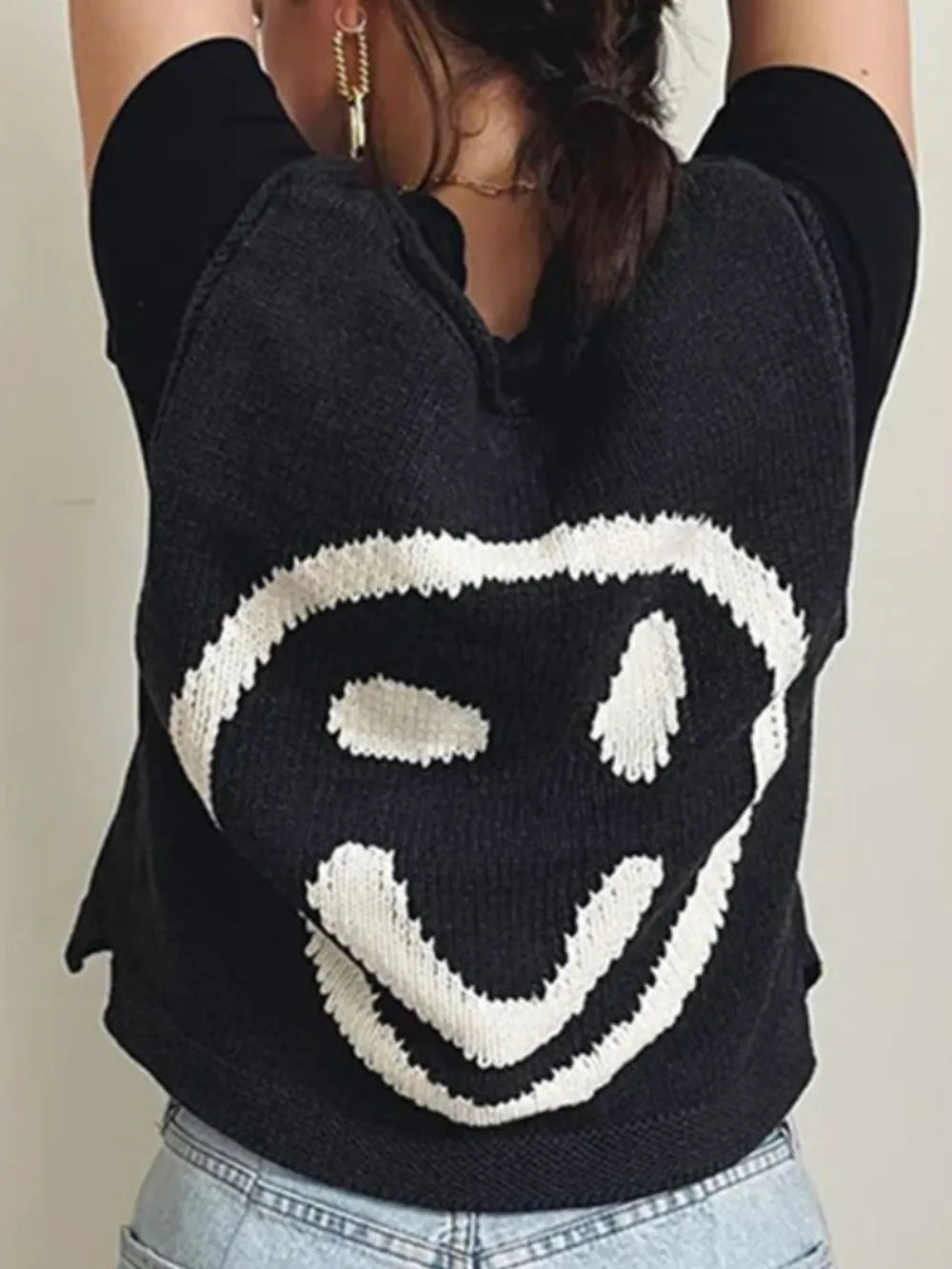 Smiley Round Neck Sweater Vest (12)