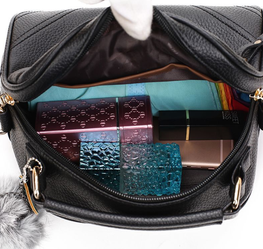 Hair Ball Shoulder Bag photo 4