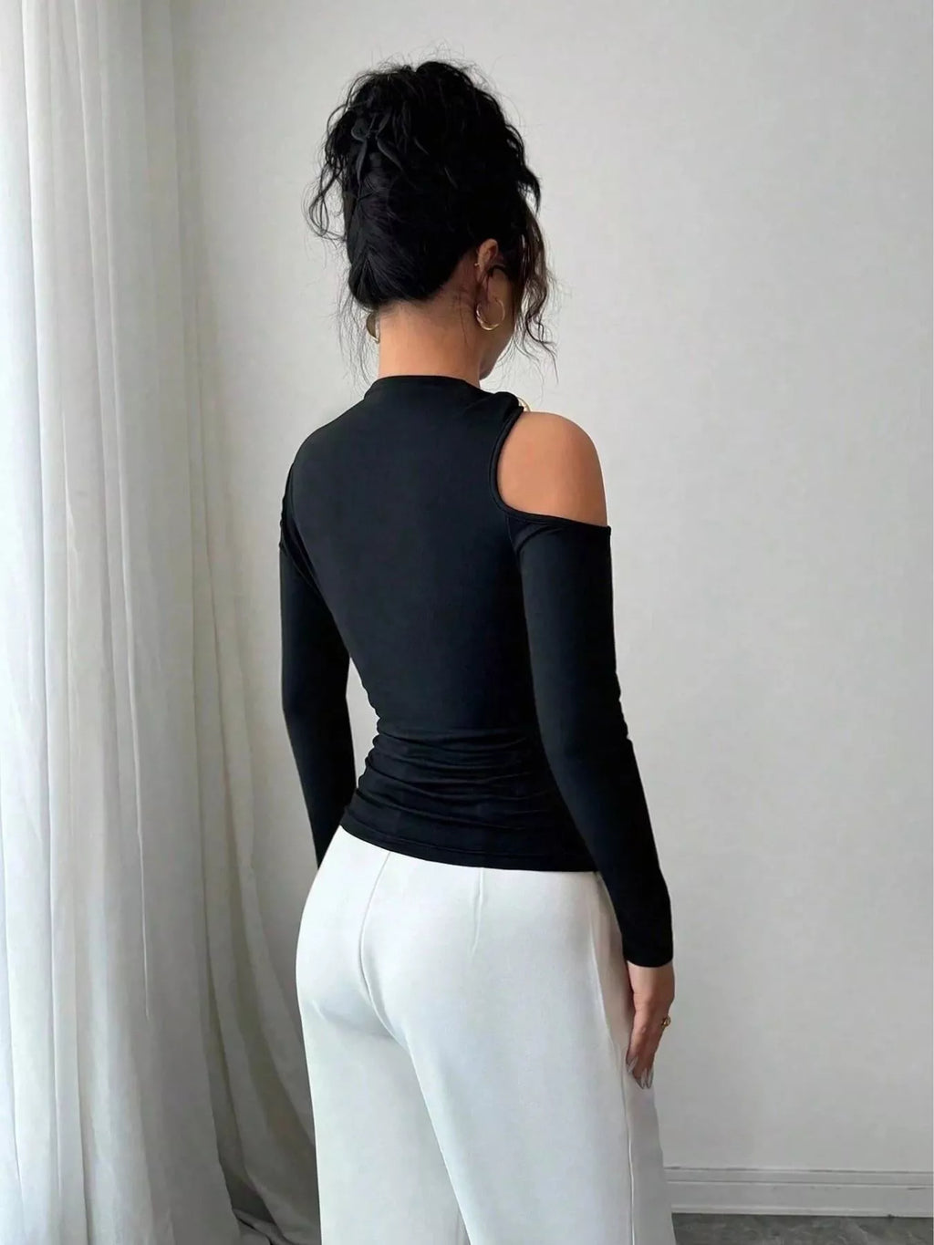 Cutout One-shoulder Long Sleeve T-shirt (4)