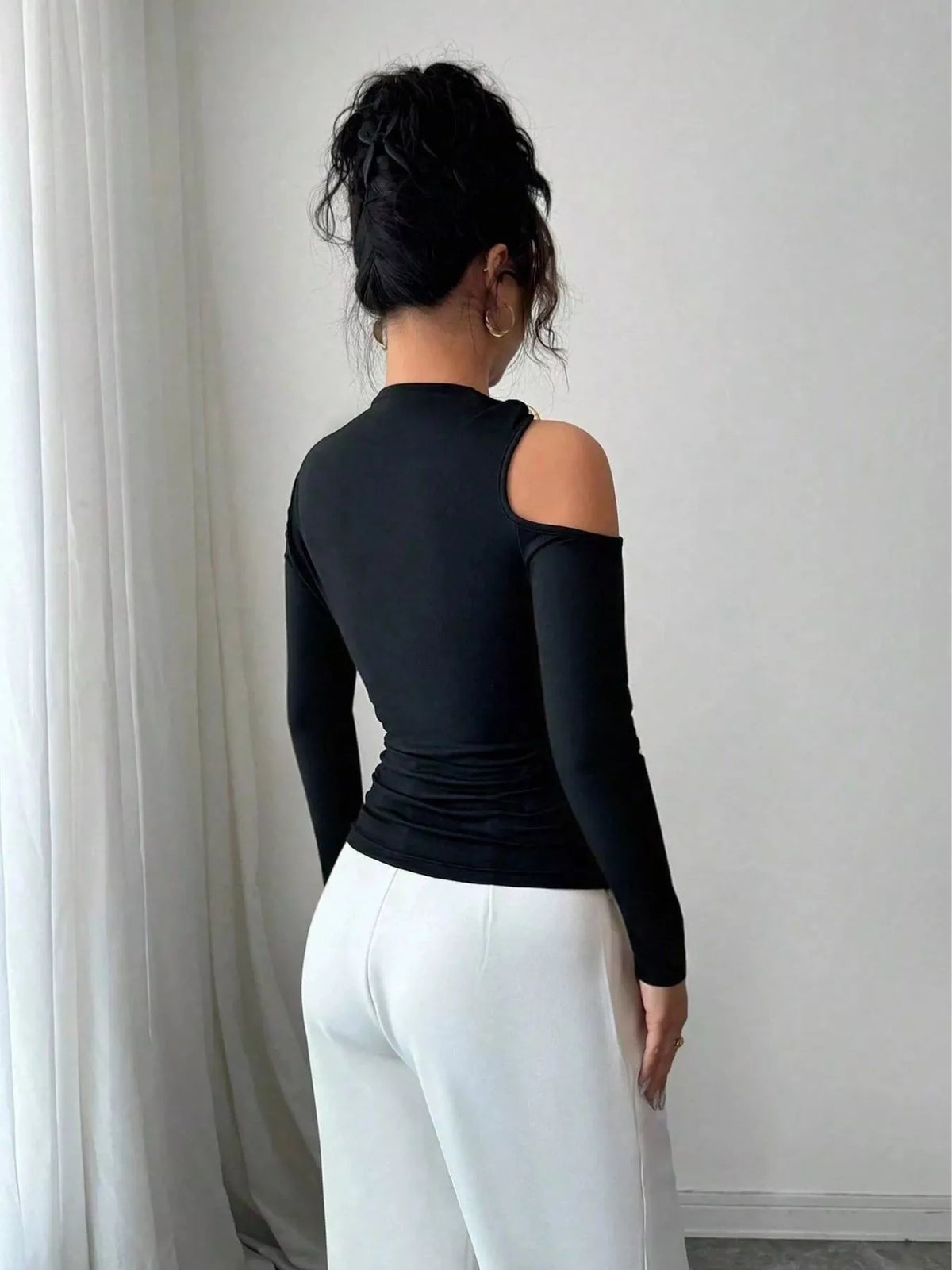 Cutout One-shoulder Long Sleeve T-shirt (4)
