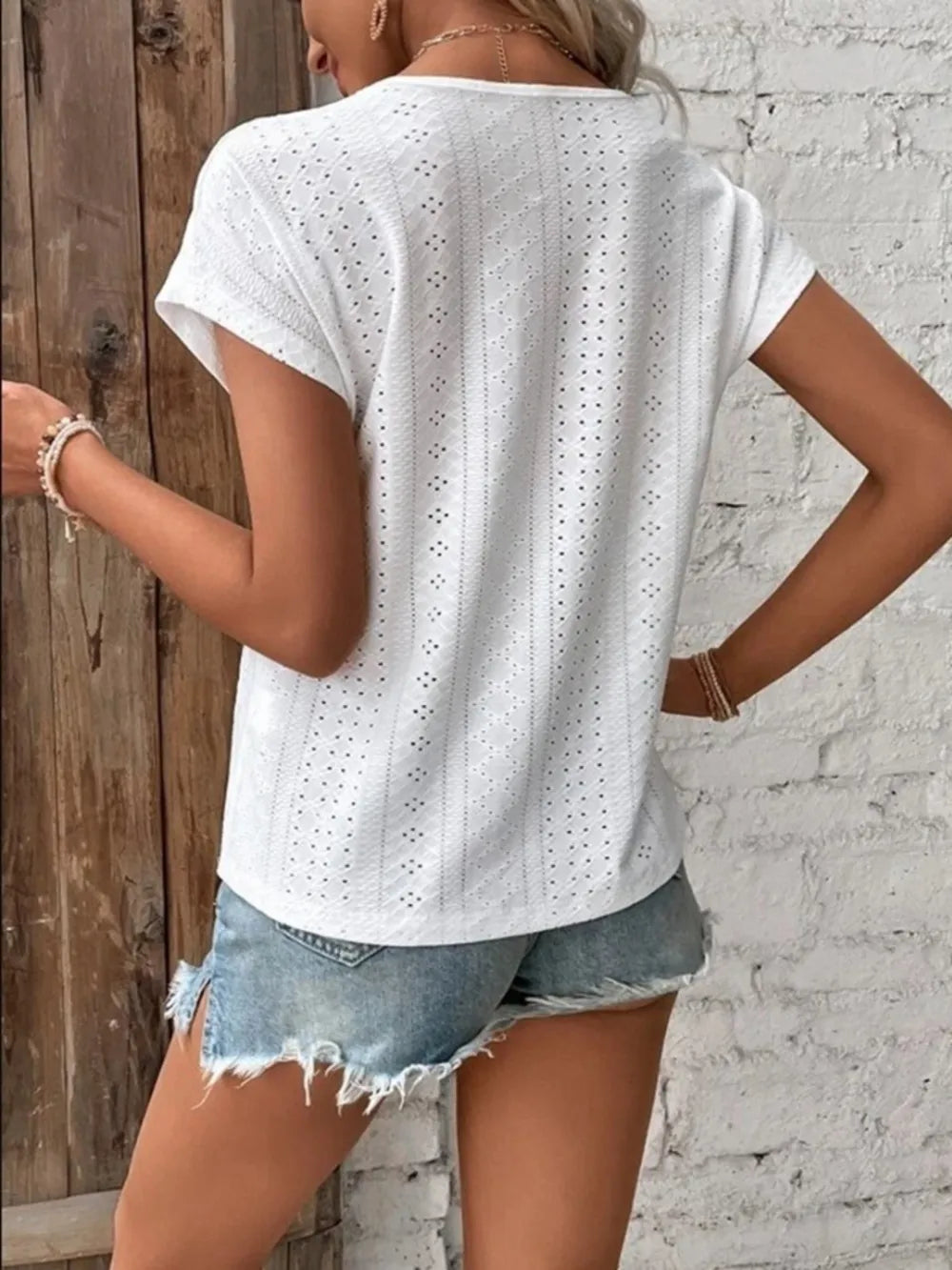 Eyelet V-neck Short Sleeve T-shirt (2)