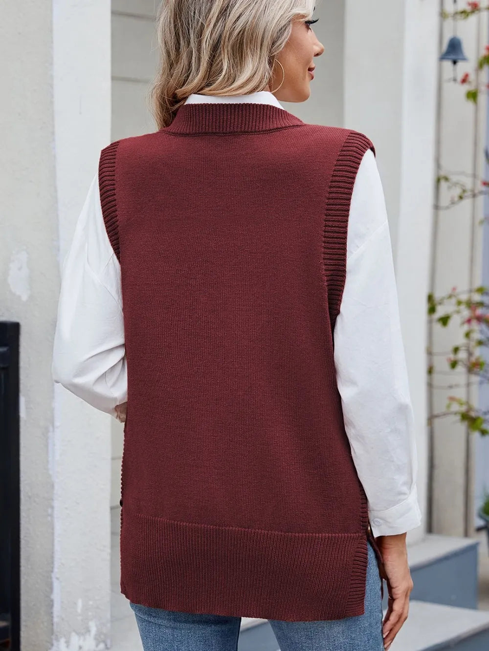 Buttoned Round Neck Sweater Vest (4)