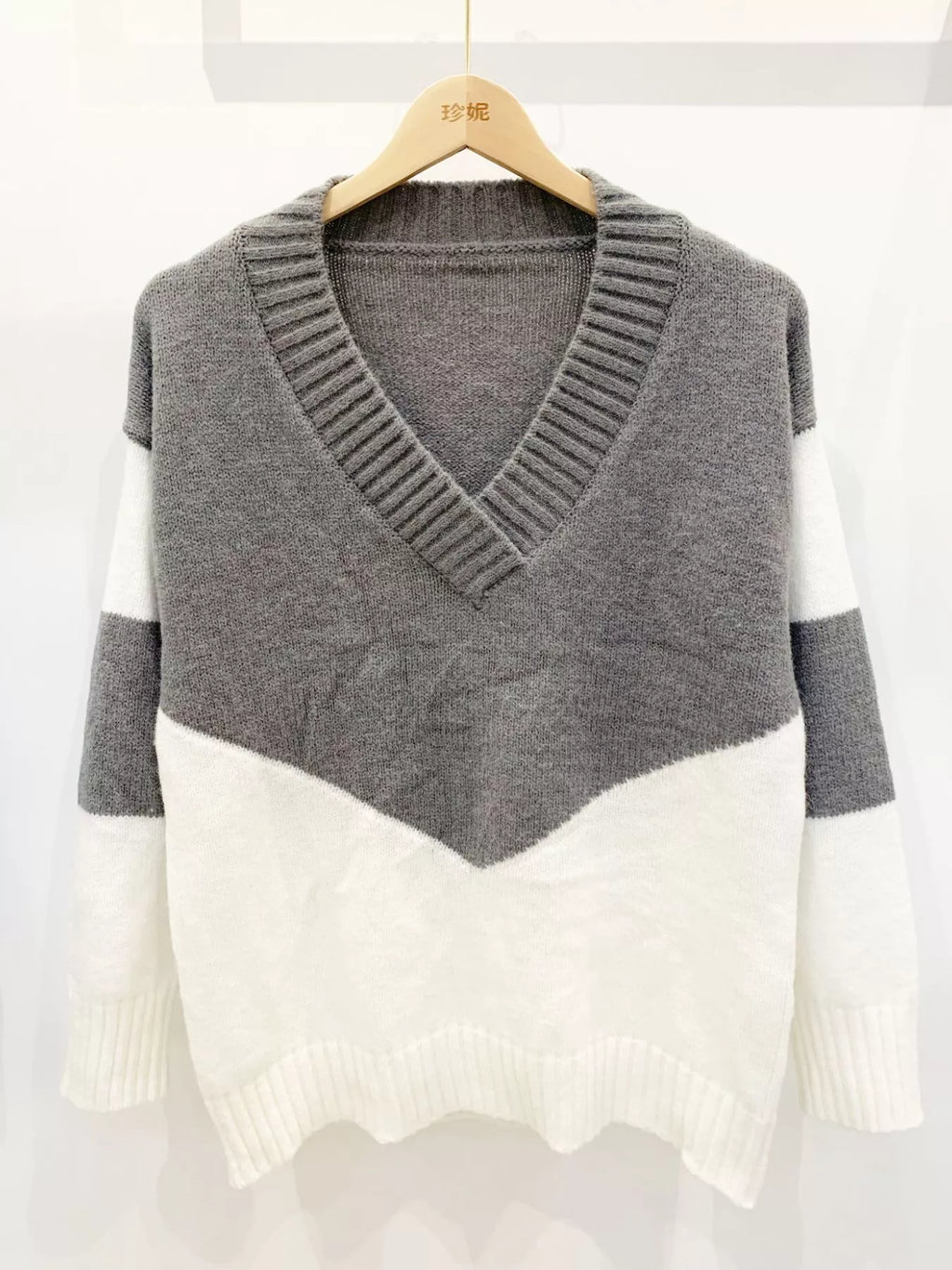 Block V-neck Knit Sweater (5)