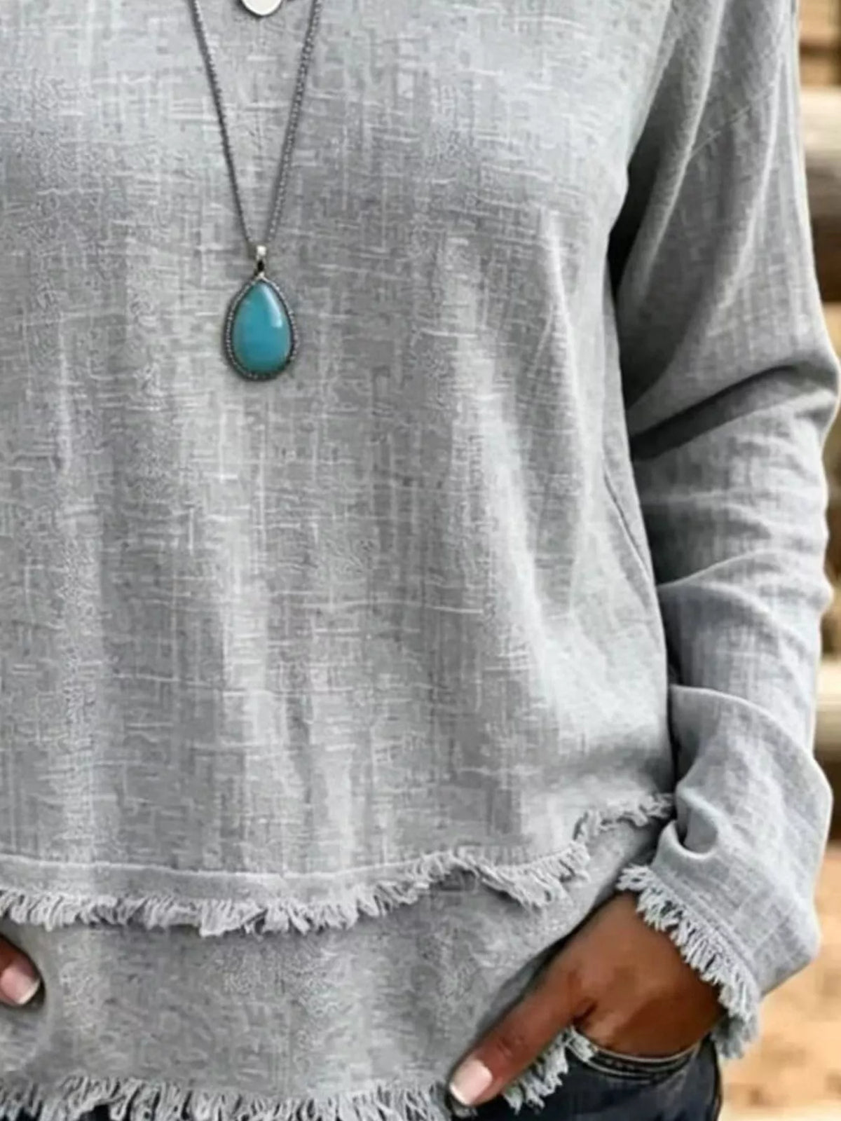 V-neck Frayed Hem Long Sleeve T-shirt (6)