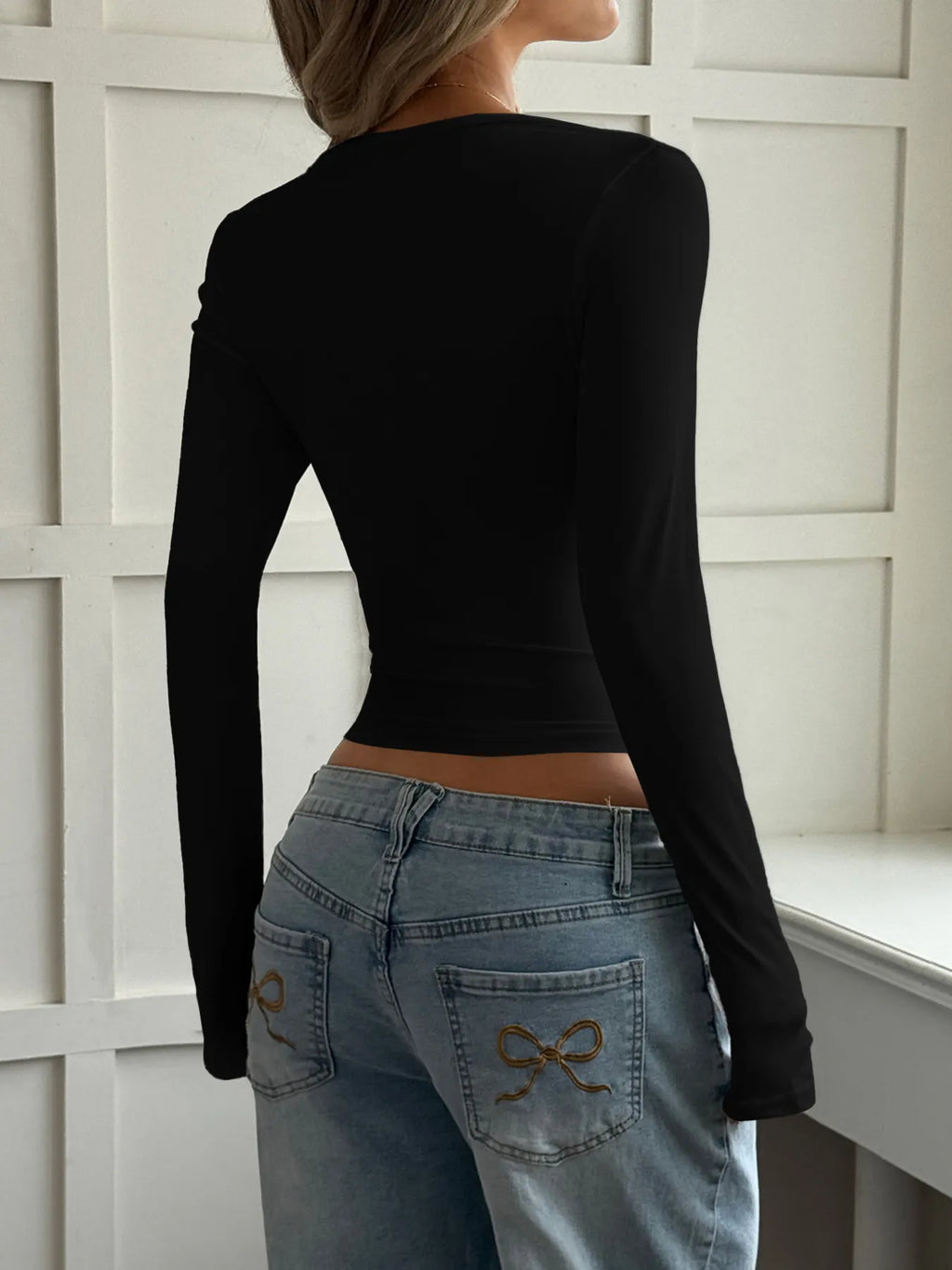 Cut-out Long Sleeve Crop T-shirt (8)