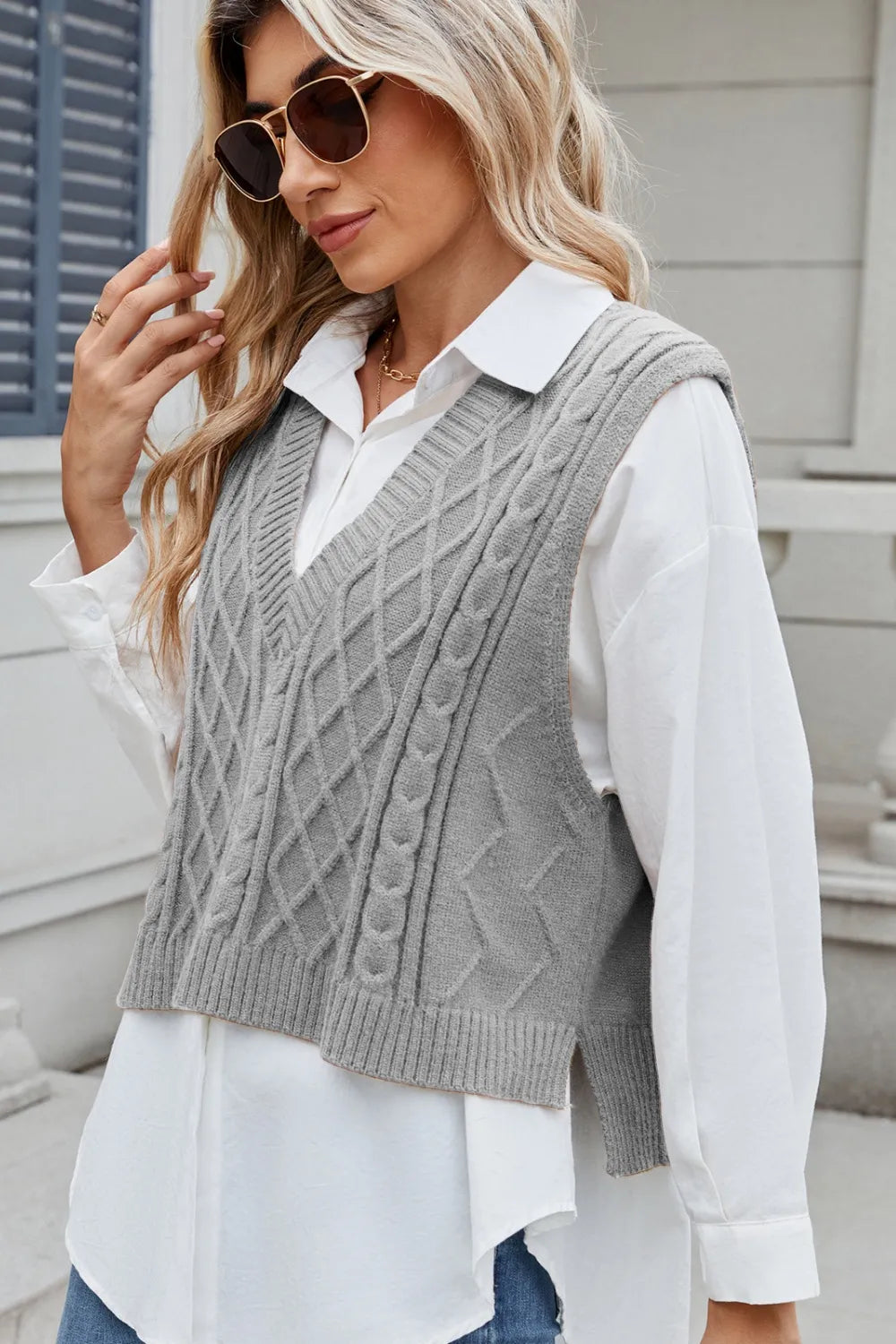 Cable-knit V-neck Sweater Vest (2)
