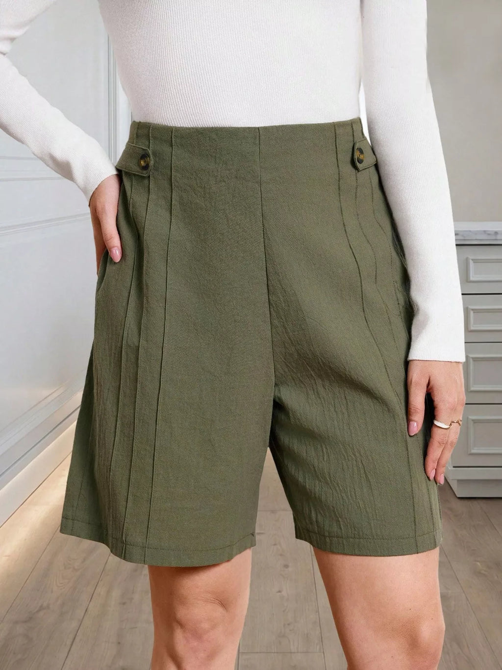 High-waisted Pleated Shorts Button Detail