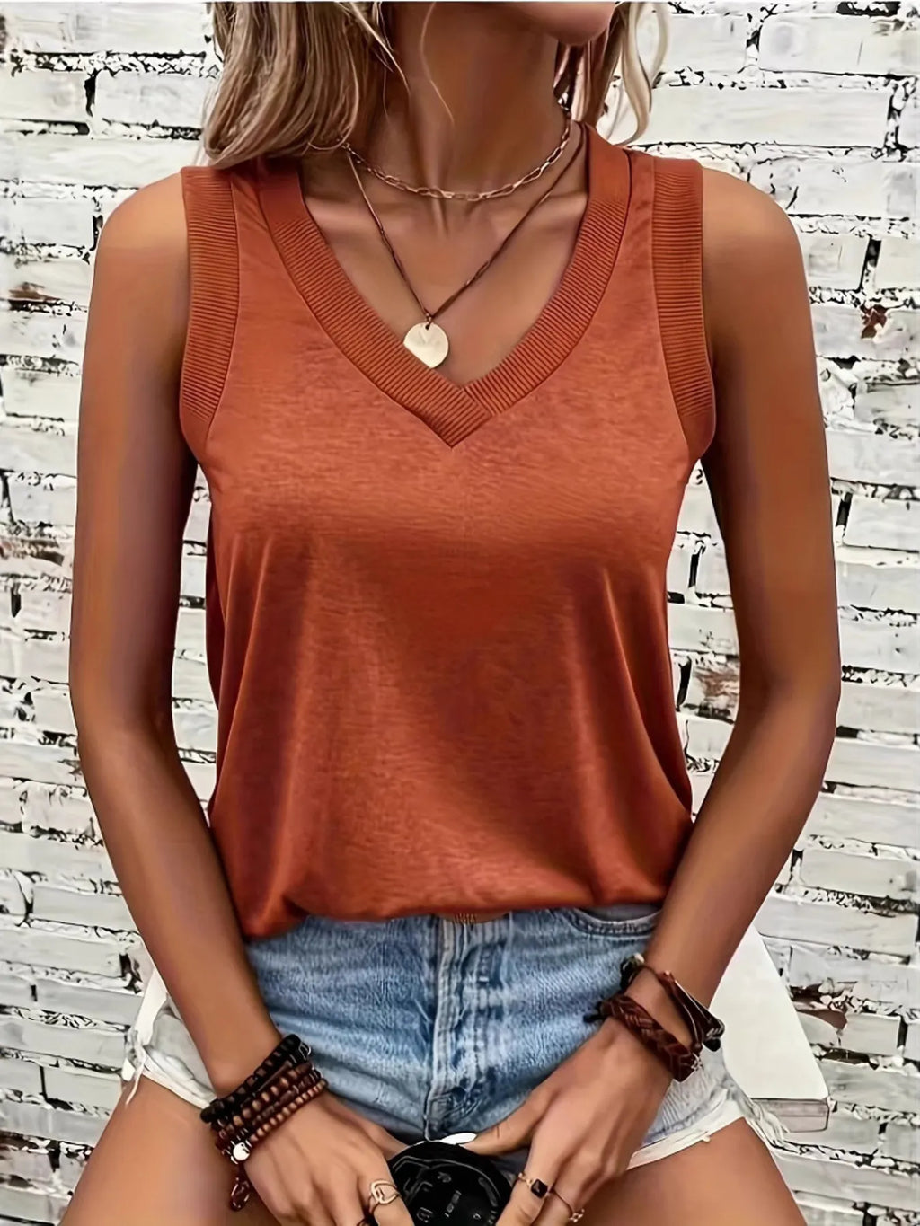 Breathable V-neck Ribbed-band Tank Top (2)