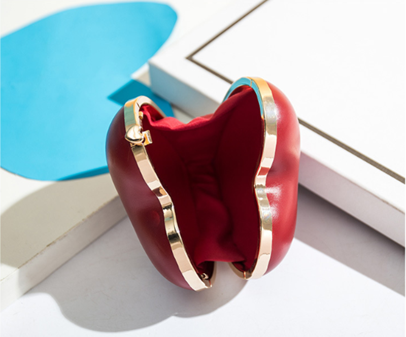 Red Heart-shaped Shoulder Bag Lover Chain photo 4